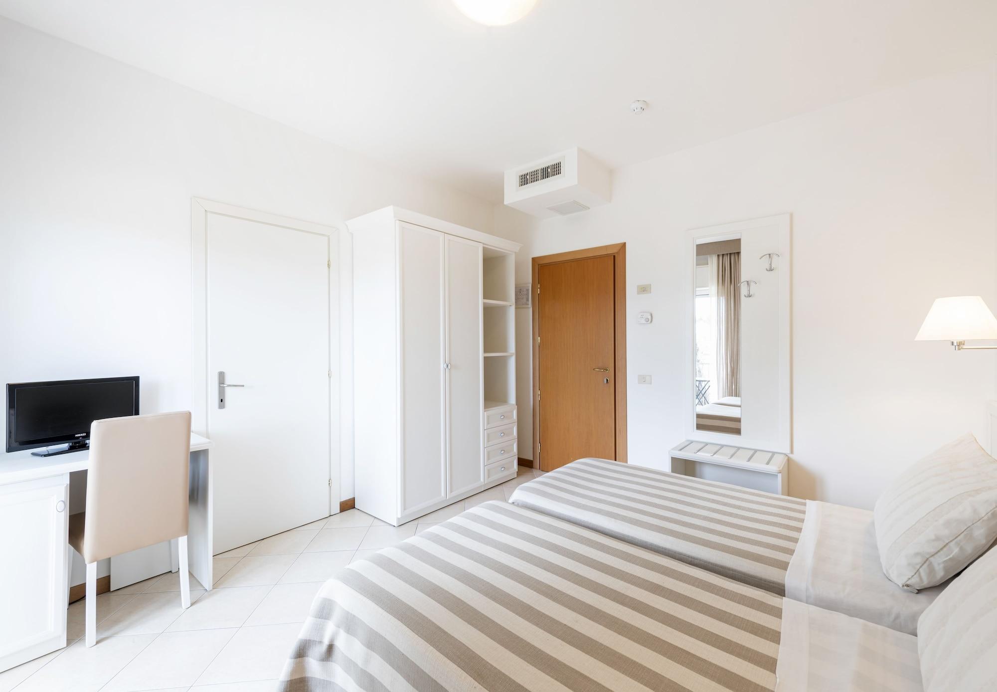Hotel Andreaneri マリーナ・ディ・ピエトラサンタ エクステリア 写真