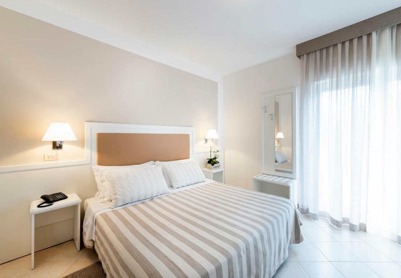 Hotel Andreaneri マリーナ・ディ・ピエトラサンタ エクステリア 写真
